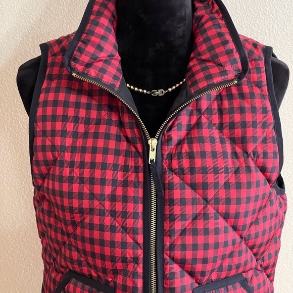 J.CREW RED AND BLACK PLAID VEST SZ SM